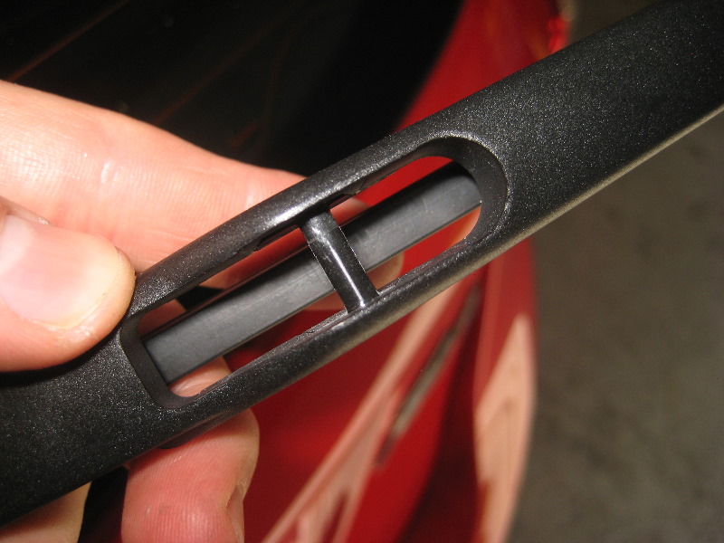 Ford-Fiesta-Rear-Window-Wiper-Blade-Replacement-Guide-008