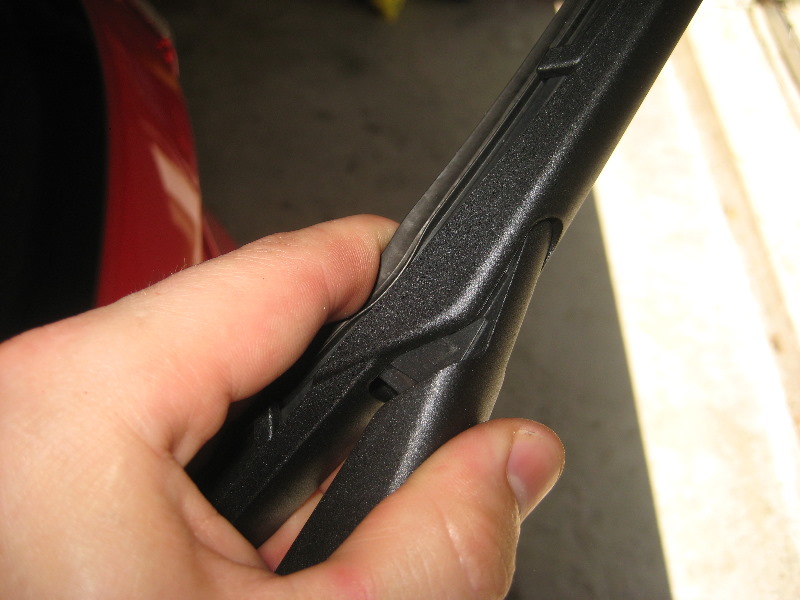 Ford-Fiesta-Rear-Window-Wiper-Blade-Replacement-Guide-011