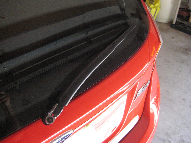 Ford-Fiesta-Rear-Window-Wiper-Blade-Replacement-Guide-012