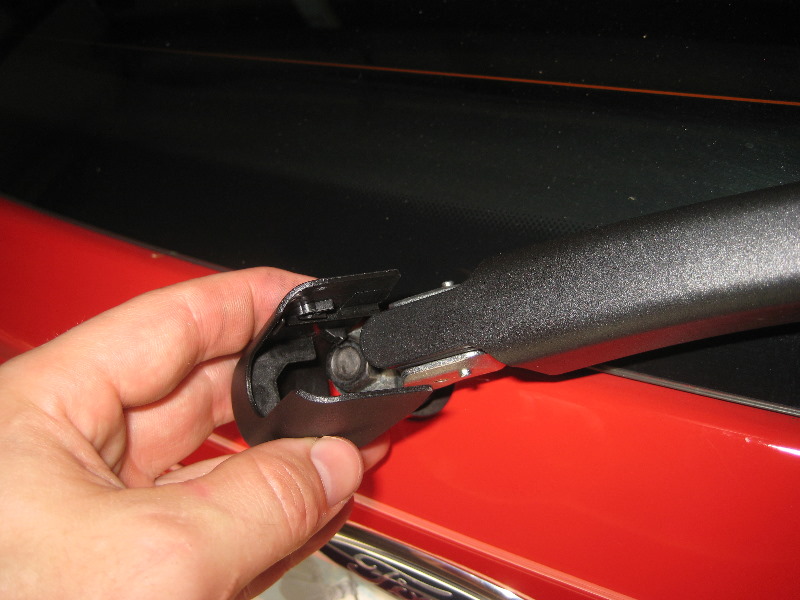 Ford-Fiesta-Rear-Window-Wiper-Blade-Replacement-Guide-013