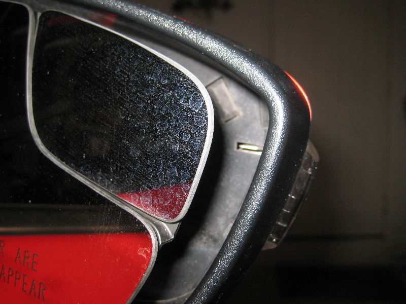 Ford-Fiesta-Side-View-Mirror-Turn-Signal-Light-Bulb-Replacement-Guide-003