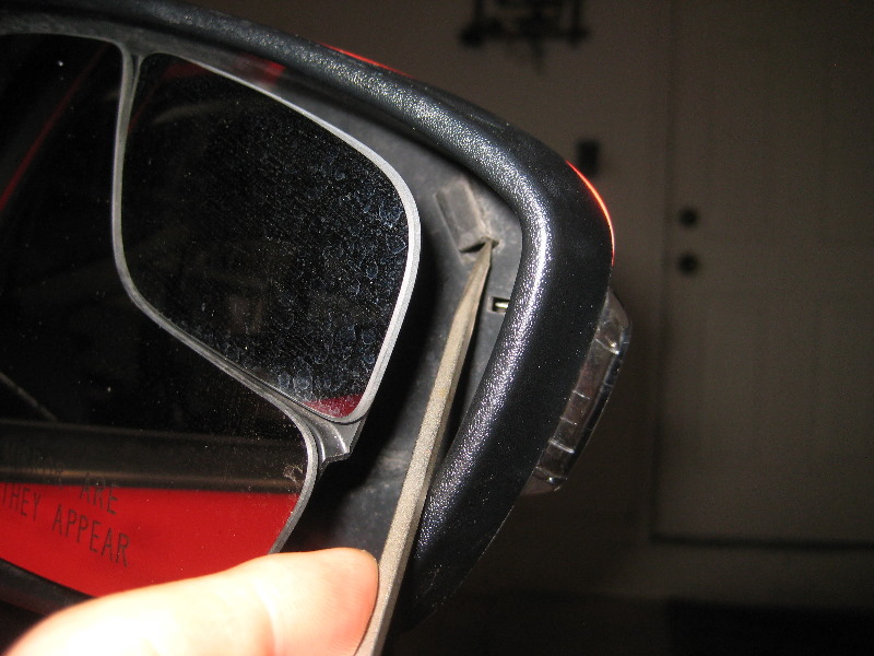 FordFiestaSideViewMirrorTurnSignalLightBulbReplacementGuide004