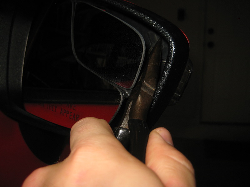 FordFiestaSideViewMirrorTurnSignalLightBulbReplacementGuide005