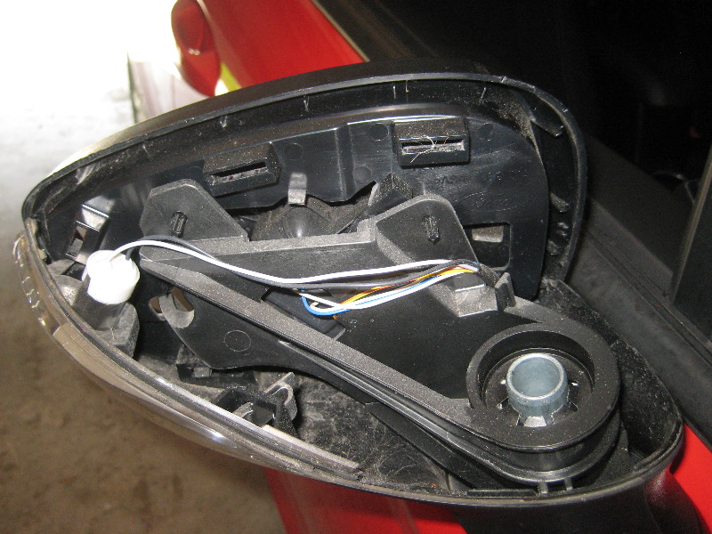 FordFiestaSideViewMirrorTurnSignalLightBulbReplacementGuide010