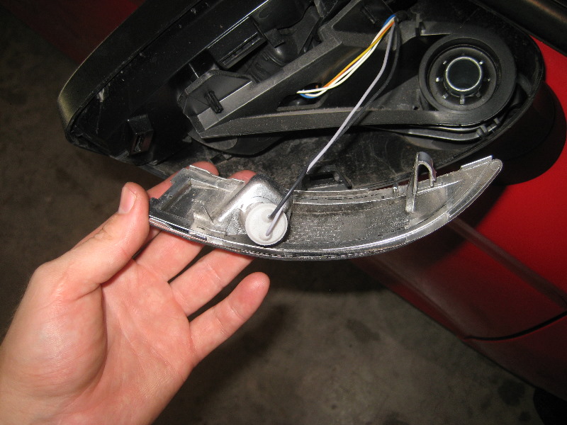 FordFiestaSideViewMirrorTurnSignalLightBulbReplacementGuide014