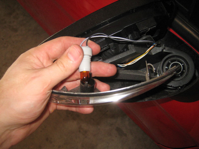 FordFiestaSideViewMirrorTurnSignalLightBulbReplacementGuide018