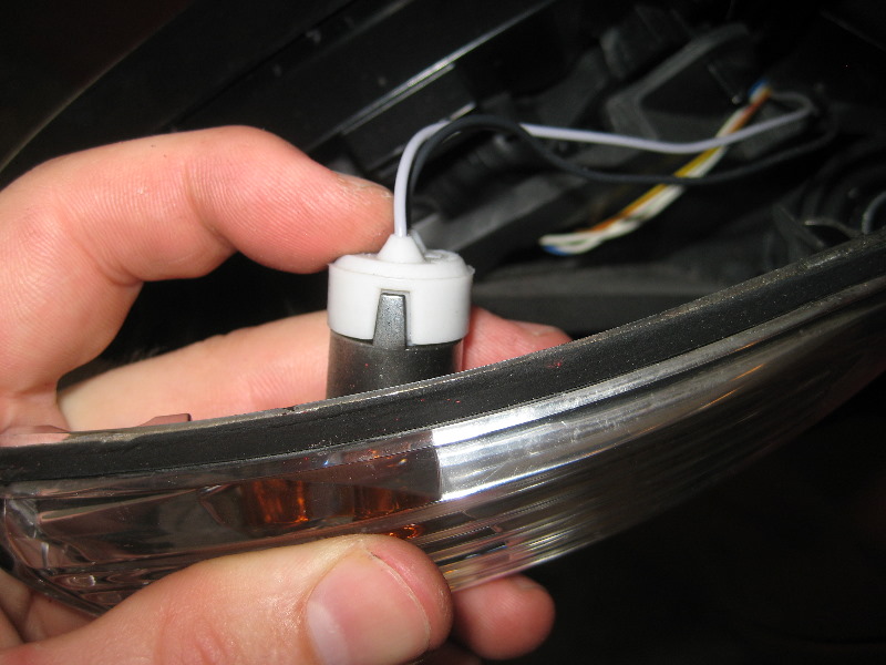 FordFiestaSideViewMirrorTurnSignalLightBulbReplacementGuide019