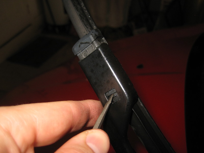 Ford-Fiesta-Windshield-Window-Wiper-Blades-Replacement-Guide-003