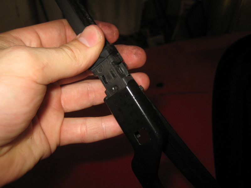 Ford-Fiesta-Windshield-Window-Wiper-Blades-Replacement-Guide-004