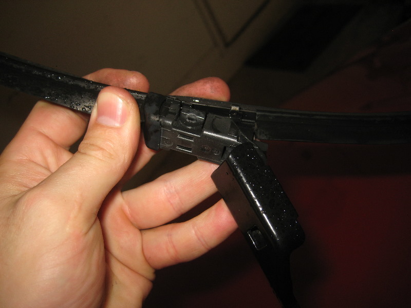 Ford-Fiesta-Windshield-Window-Wiper-Blades-Replacement-Guide-005