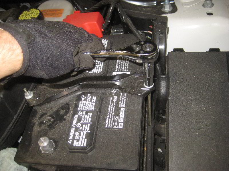 Ford-Flex-12V-Automotive-Battery-Replacement-Guide-006
