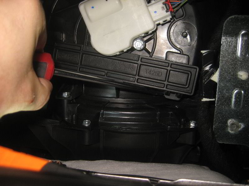 Ford-Flex-Cabin-Air-Filter-Replacement-Guide-014