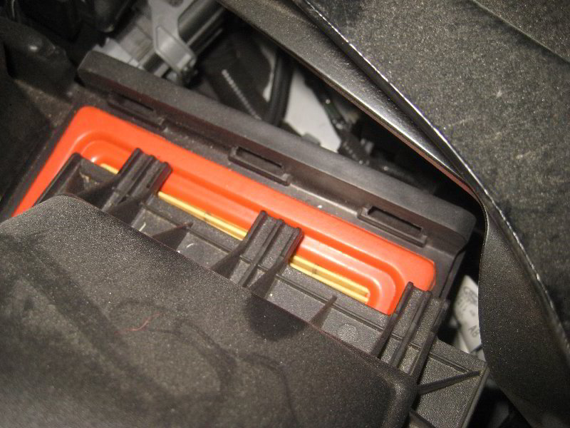 Ford-Flex-Engine-Air-Filter-Replacement-Guide-006