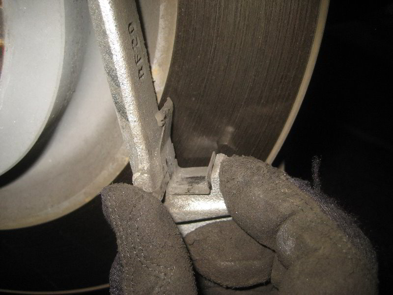 Ford-Flex-Front-Brake-Pads-Replacement-Guide-018