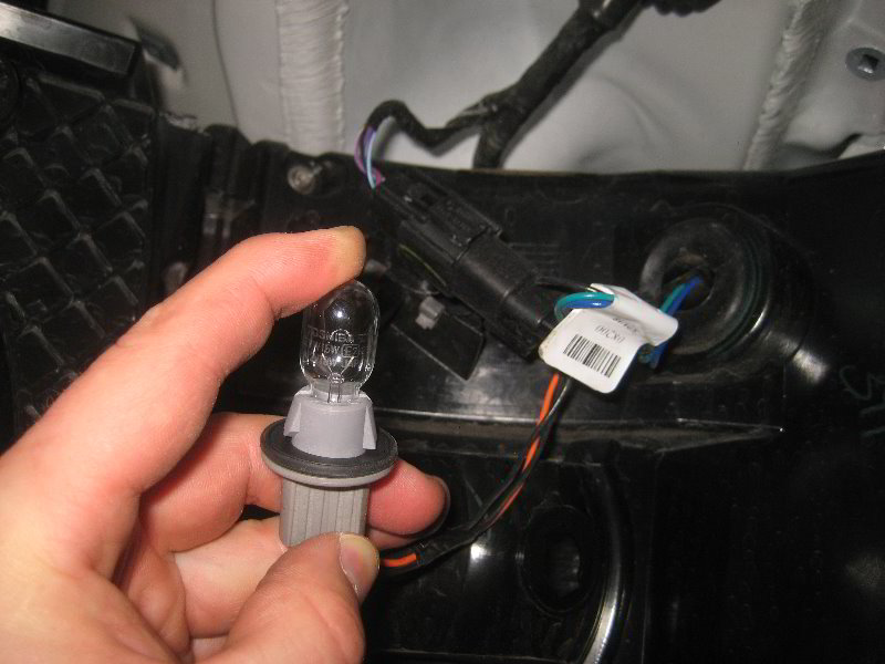 Ford-Flex-Reverse-Tail-Light-Bulbs-Replacement-Guide-013