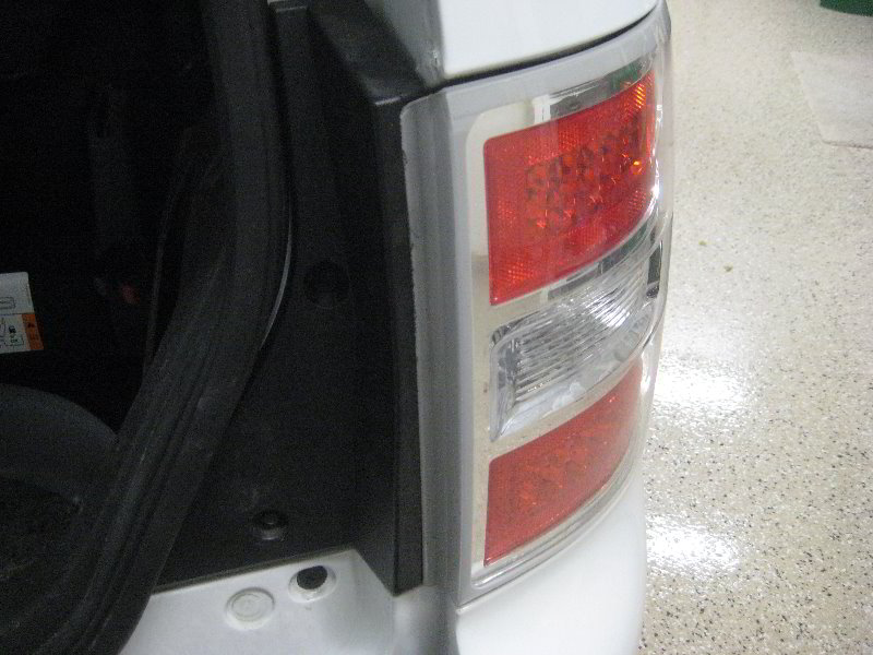 Ford-Flex-Reverse-Tail-Light-Bulbs-Replacement-Guide-021