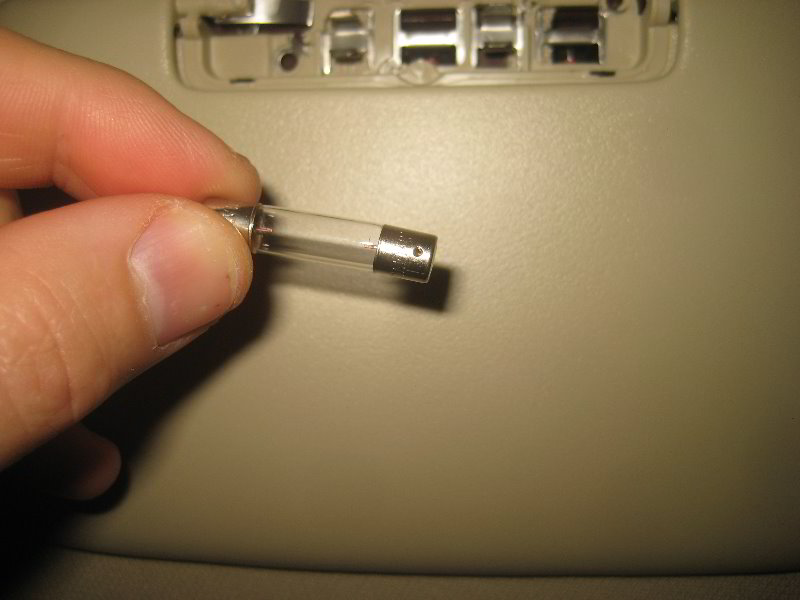 Ford-Flex-Vanity-Mirror-Light-Bulb-Replacement-Guide-009