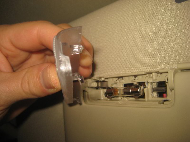 Ford-Flex-Vanity-Mirror-Light-Bulb-Replacement-Guide-015