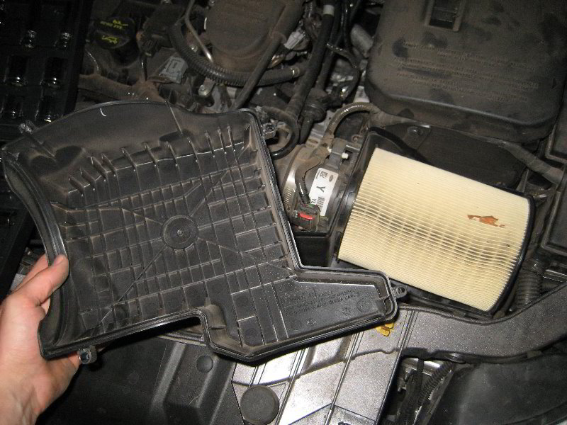 Ford-Focus-Engine-Air-Filter-Replacement-Guide-008