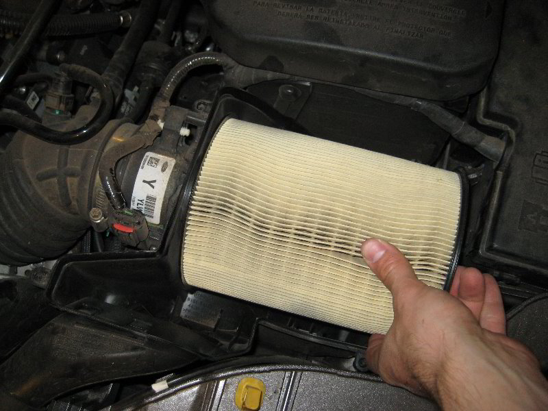 Ford-Focus-Engine-Air-Filter-Replacement-Guide-013