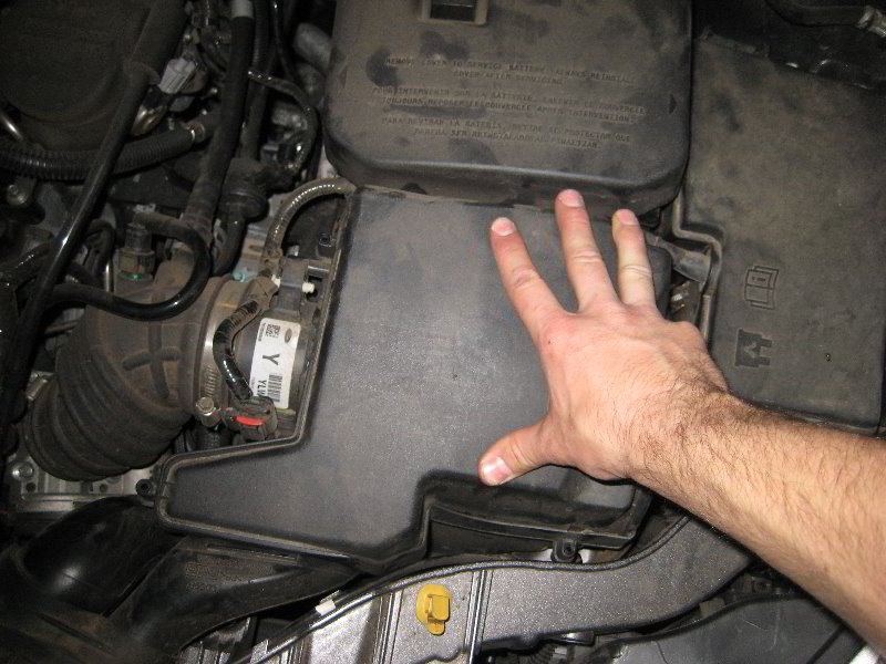 Ford-Focus-Engine-Air-Filter-Replacement-Guide-016