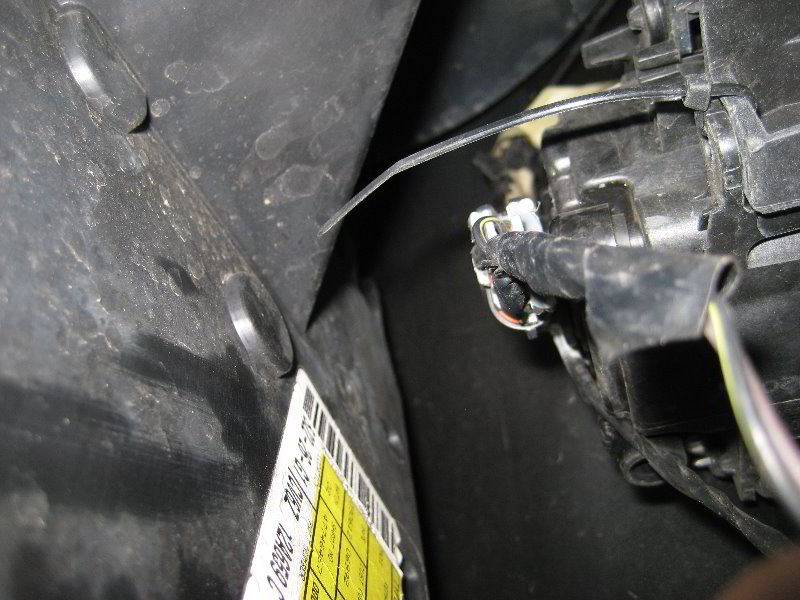 Ford-Focus-Fog-Light-Bulbs-Replacement-Guide-011