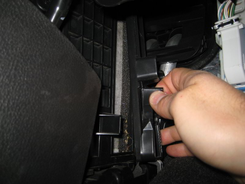 Ford-Focus-HVAC-Cabin-Air-Filter-Replacement-Guide-008