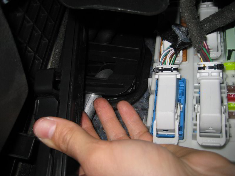 Ford-Focus-HVAC-Cabin-Air-Filter-Replacement-Guide-021