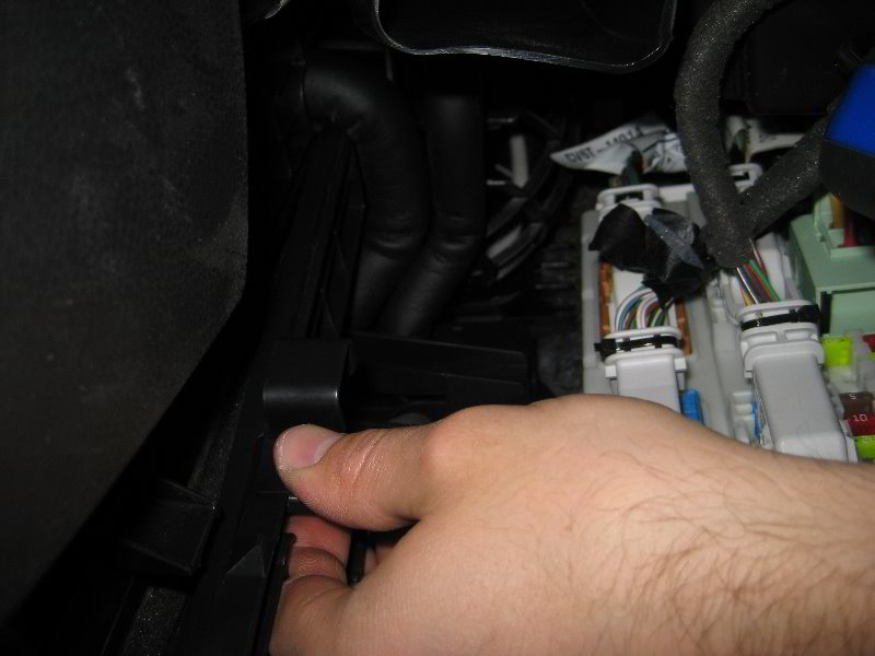 Ford-Focus-HVAC-Cabin-Air-Filter-Replacement-Guide-023