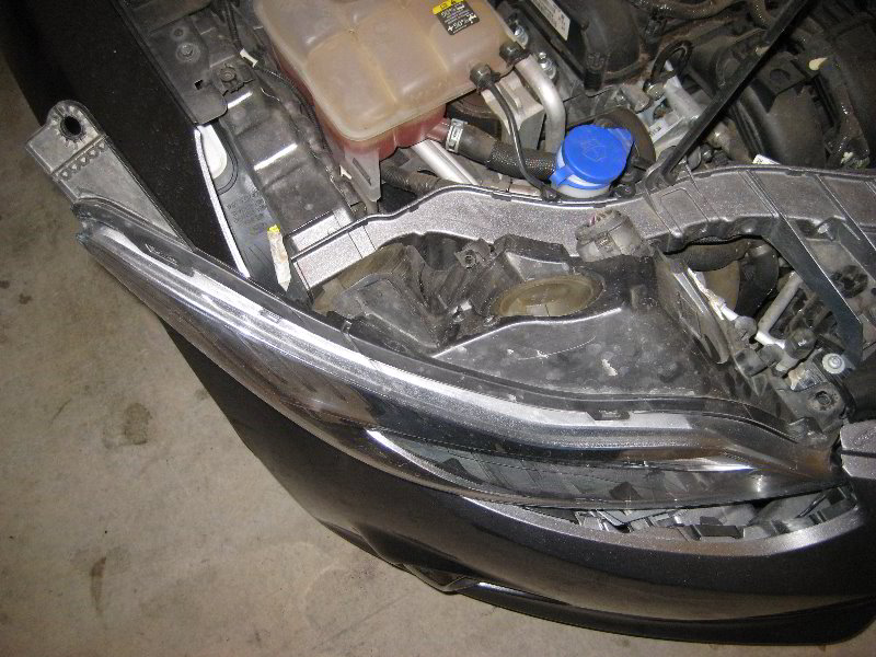 Ford-Focus-Headlight-Bulbs-Replacement-Guide-007
