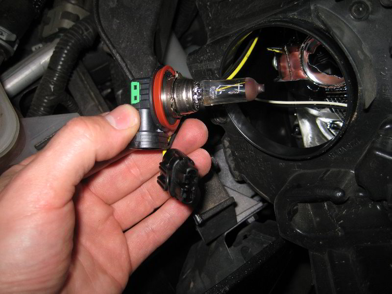 Replace a headlight bulb in a ford focus #10