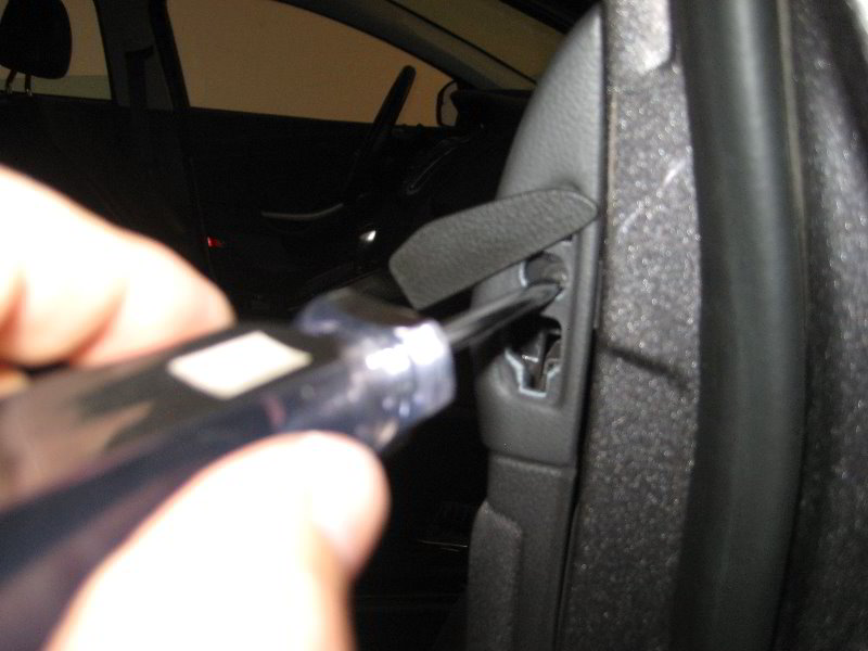 Ford-Focus-Interior-Door-Panel-Removal-Guide-008