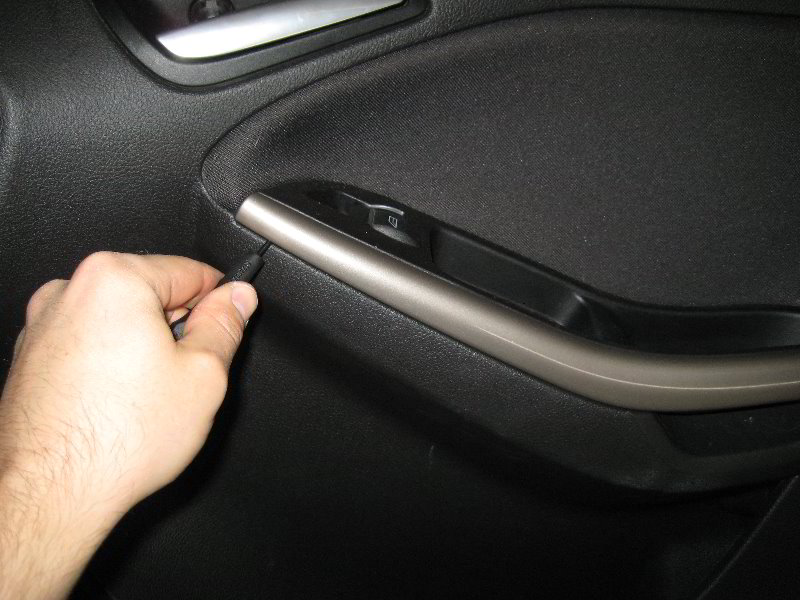 Ford-Focus-Interior-Door-Panel-Removal-Guide-010