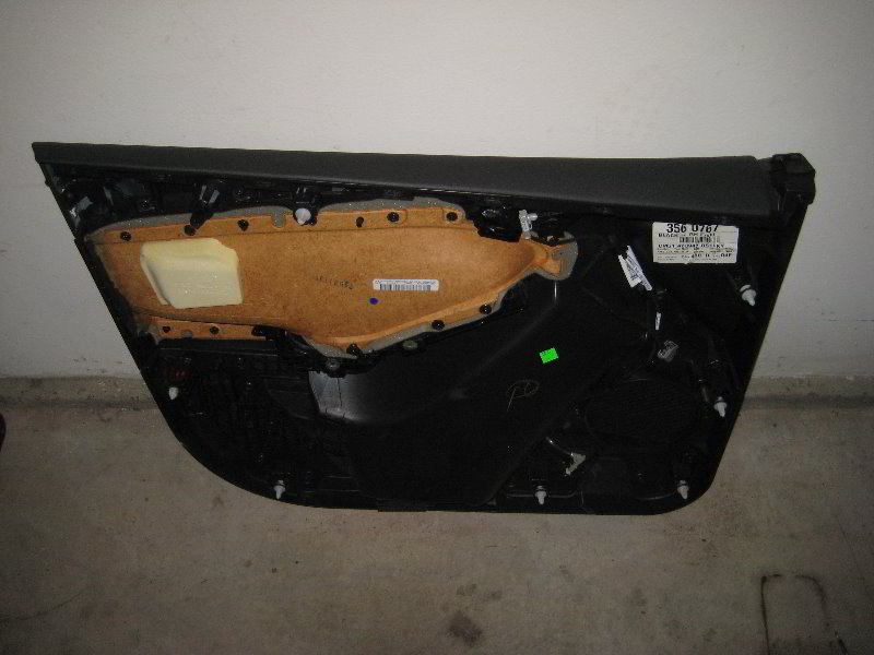 Ford-Focus-Interior-Door-Panel-Removal-Guide-033