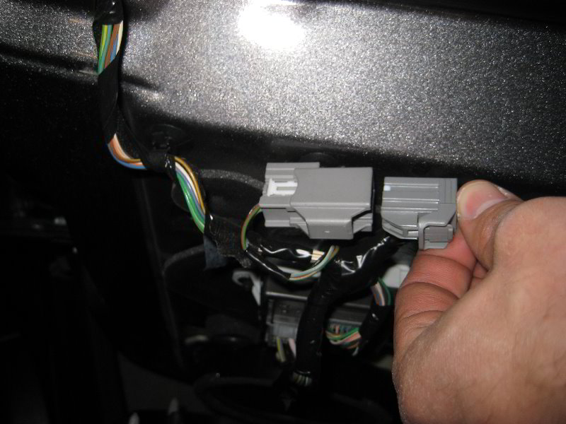 Ford-Focus-Interior-Door-Panel-Removal-Guide-043