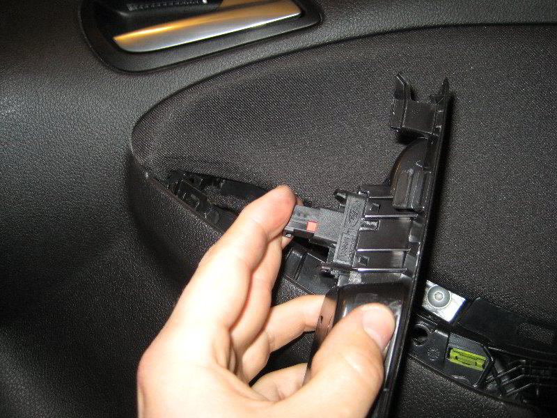 Ford-Focus-Interior-Door-Panel-Removal-Guide-049
