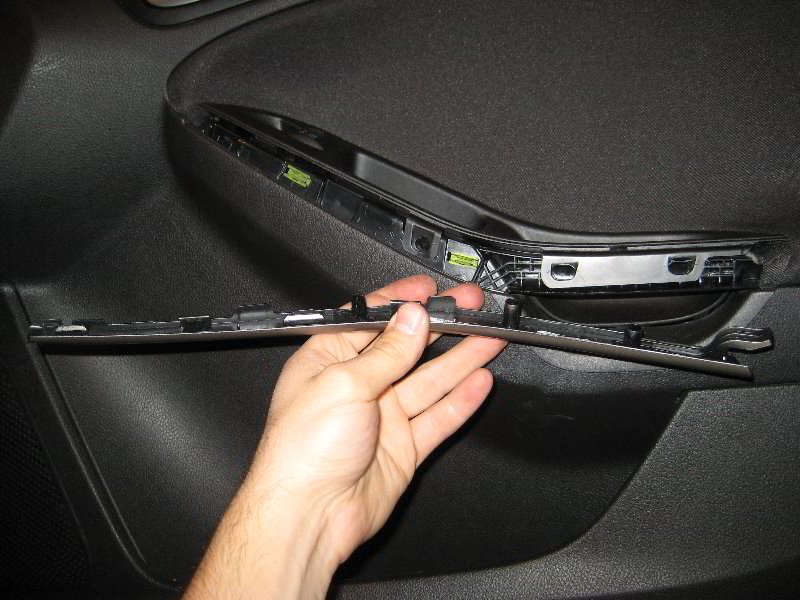 Ford-Focus-Interior-Door-Panel-Removal-Guide-053