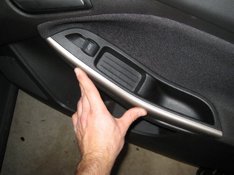Ford-Focus-Interior-Door-Panel-Removal-Guide-055