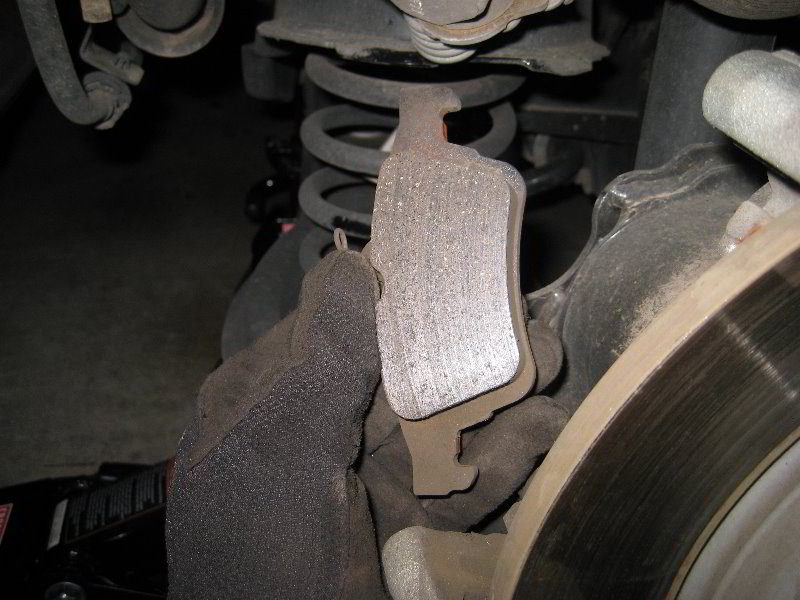 Ford-Focus-Rear-Brake-Pads-Replacement-Guide-022