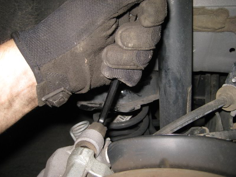 Ford-Focus-Rear-Brake-Pads-Replacement-Guide-032