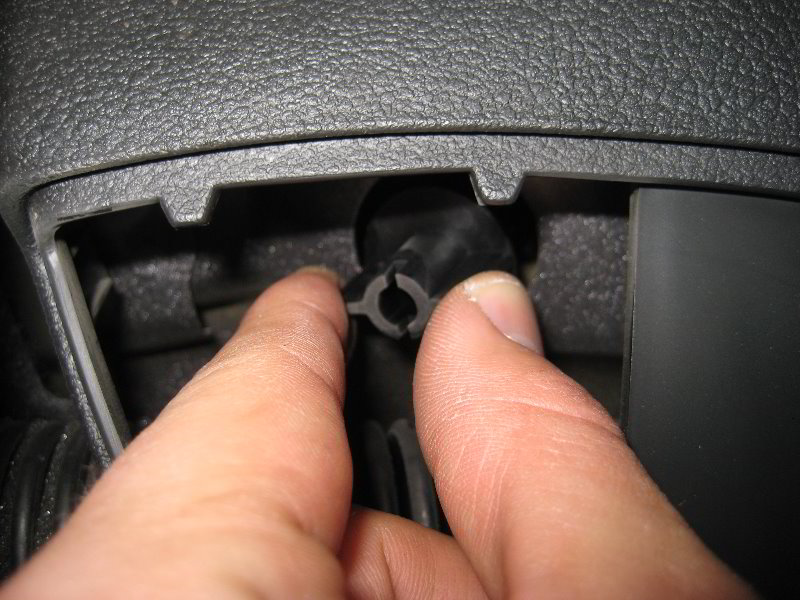 Ford-Focus-Tail-Light-Bulbs-Replacement-Guide-006