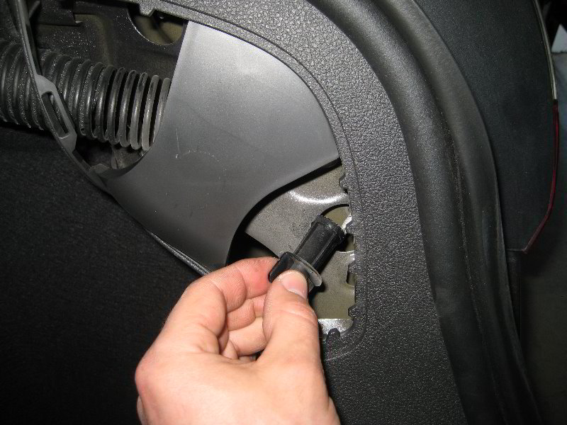 Ford-Focus-Tail-Light-Bulbs-Replacement-Guide-007