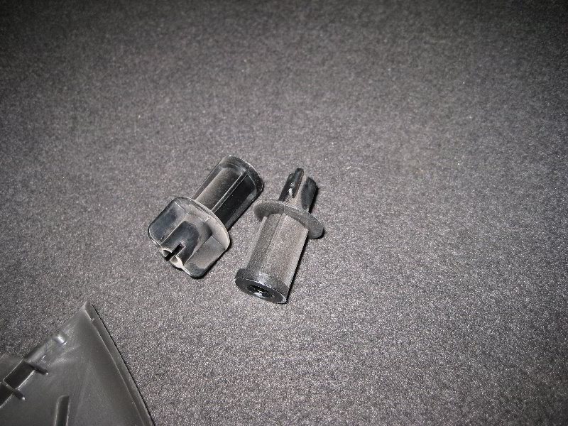 Ford-Focus-Tail-Light-Bulbs-Replacement-Guide-008