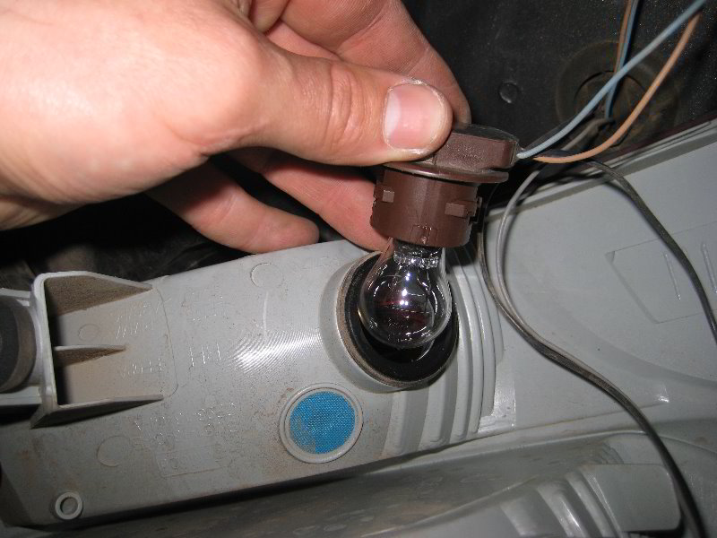 Ford-Focus-Tail-Light-Bulbs-Replacement-Guide-017