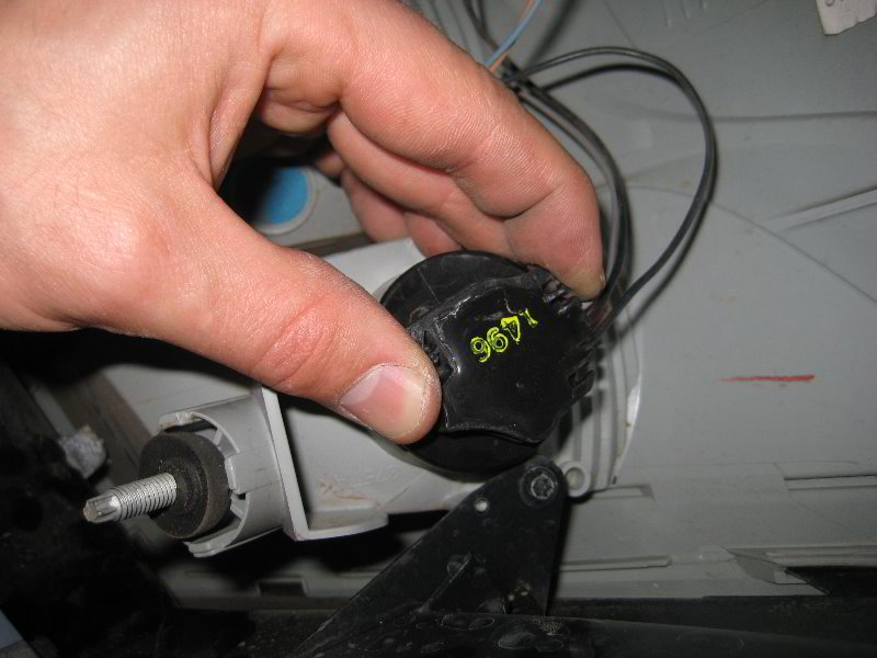 Ford-Focus-Tail-Light-Bulbs-Replacement-Guide-022