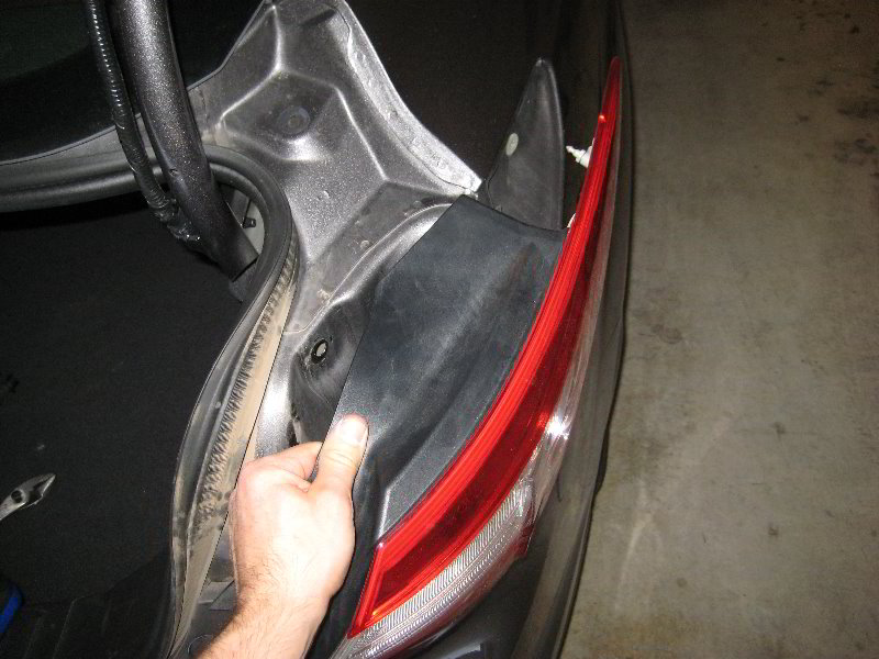 Ford-Focus-Tail-Light-Bulbs-Replacement-Guide-023