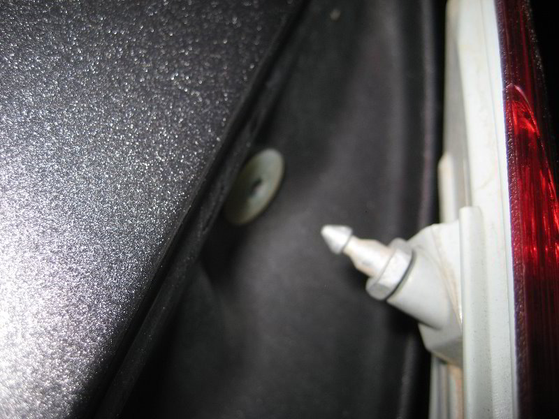 Ford-Focus-Tail-Light-Bulbs-Replacement-Guide-024