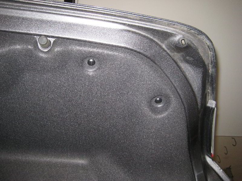 Ford-Focus-Tail-Light-Bulbs-Replacement-Guide-031