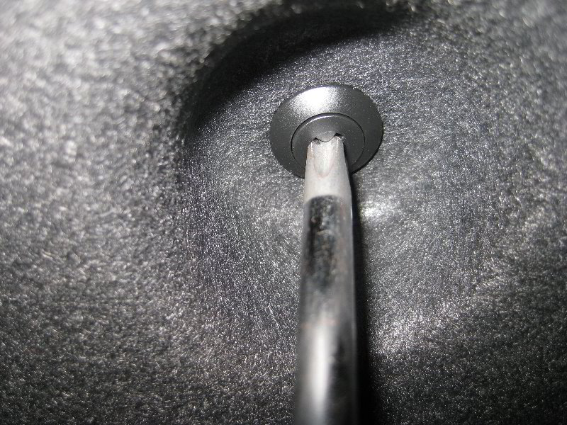 Ford-Focus-Tail-Light-Bulbs-Replacement-Guide-032