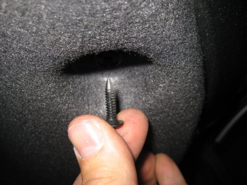 Ford-Focus-Tail-Light-Bulbs-Replacement-Guide-033